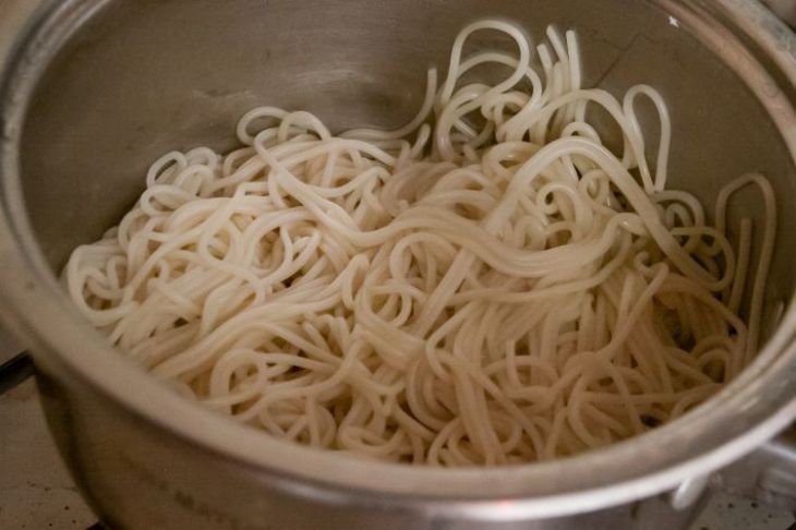 Pasta en una sartén