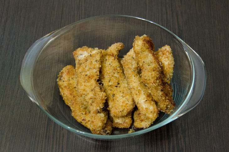 Nuggets dans une assiette