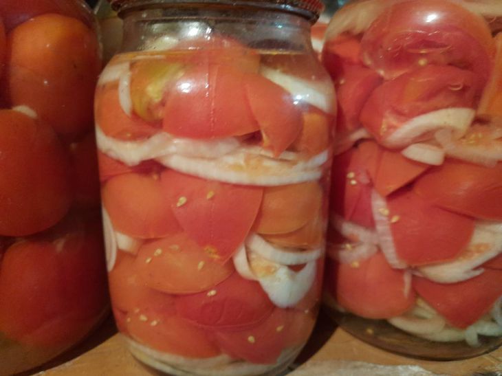 latas de tomates