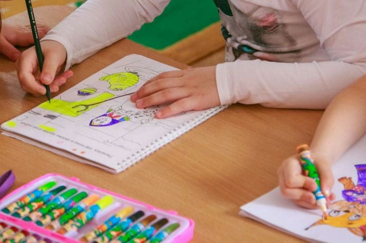 Livre de coloriage et marqueurs