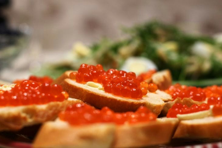 Sándwiches con caviar