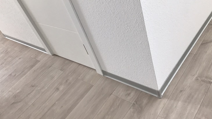 Skirting board