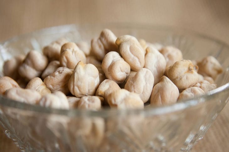 Garbanzos en un plato