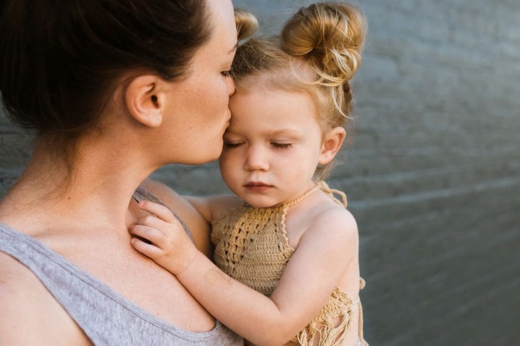 Femme, enfant