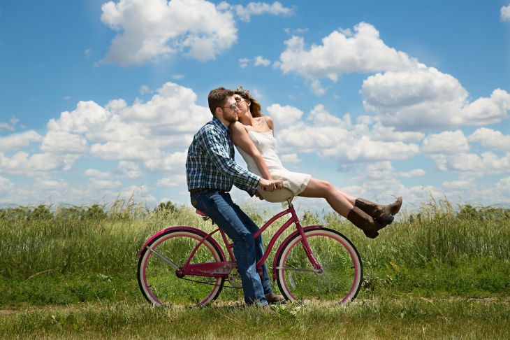 pareja bicicleta