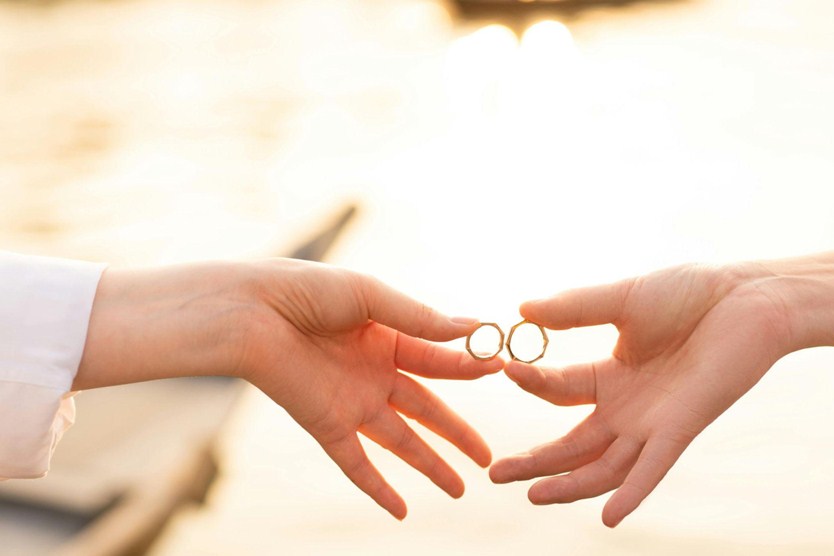 What should a wedding ring be like?