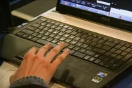 Laptop Hand